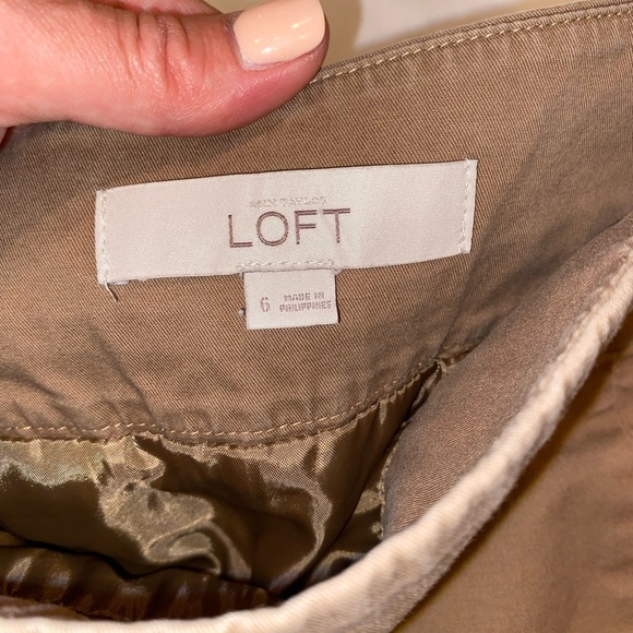 Loft. Size 6. Khaki above the knee business casual skirt. - Picture 2 of 4